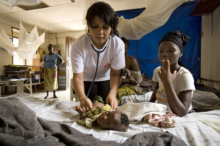 8 Μια νέα θεραπεία ελονοσίας σώζει ζωές Sierra Leone © Juan Carlos Tomasi