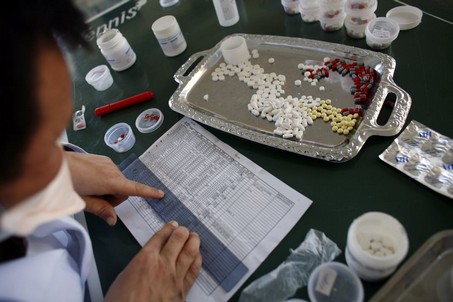 7 Μοιραία σύγχυση: Ο αγώνας ενάντια στις απομιμήσεις φάρμακων  χάνει το στόχο του Uzbekistan © Donald Weber/Atlas Press