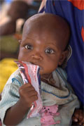 Μείωση 50% της παιδικής θνησιμότητας χάρη στην καλύτερη τροφή © Yann Libessart / MSF