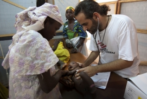Νίγηρας: «Θα στήσουμε όσες σκηνές χρειαστεί για να περιθάλψουμε τα παιδιά που έχουν ανάγκη» © MSF/Juan-Carlos Tomasi